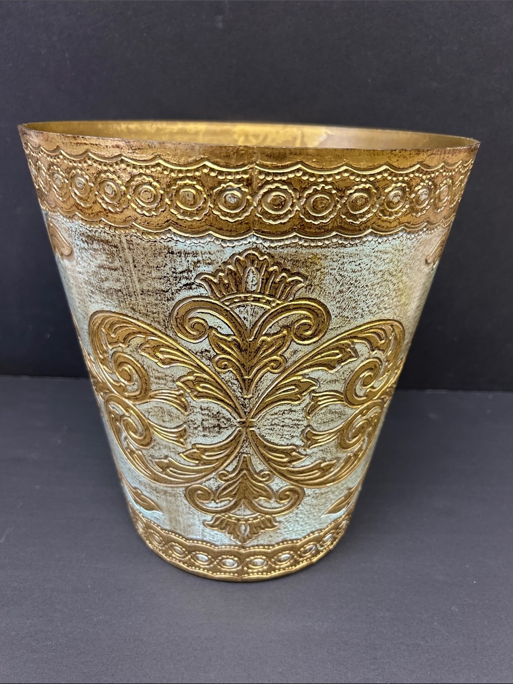 Vintage Hollywood Regency style Italian Florentine ornate gilt wastebasket